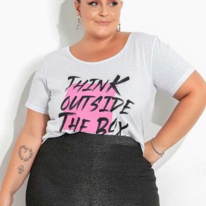 Blusa Branca com Estampa na Frente Plus Size