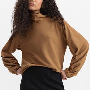 Blusa Feminina Gola Alta Marrom