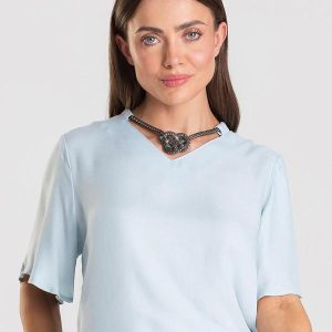 Blusa Feminina com Colar Azul