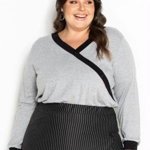 Blusa Mescla com Botões Decorativos Plus Size