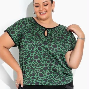 Blusa Onça Verde com Ombros Deslocados Plus Size