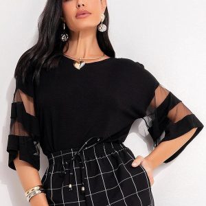 Blusa Preta com Detalhes em Tule nas Mangas