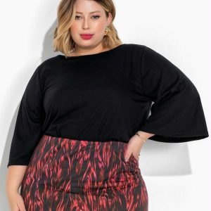 Blusa Preta com Mangas Amplas Plus Size