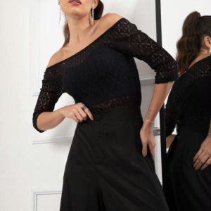 Blusa Preta em Renda Ombro a Ombro