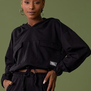 Blusão Cropped em Moletom Preto