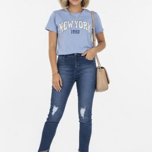Calça Jeans com Barra Desfiada
