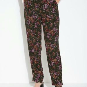 Calça Mini Floral com Bolsos e Detalhe no Cós