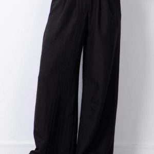 Calça Pantalona Preta em Tecido Plano com Pregas