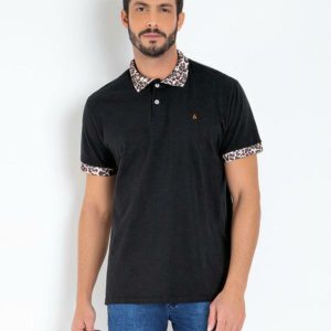 Camisa Polo Preta com Detalhes em Animal Print