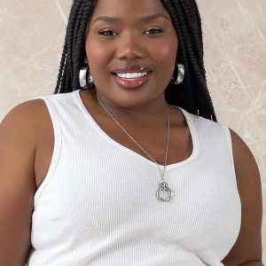 Regata Branca com Renda Plus Size