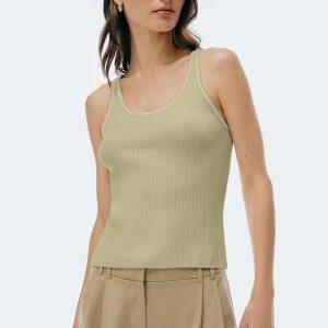 Regata Feminina Slim em Trico Leve Verde