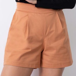 Short Caramelo com Bolsos e Pregas