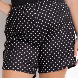 Short Poá Plus Size com Bolsos Decorativos