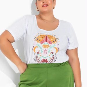 T-Shirt Branca Plus Size com Estampa Frontal