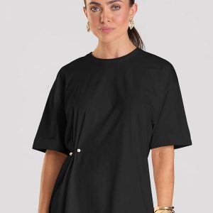 T- Shirt Feminina com Aplique de Aviamento Preto