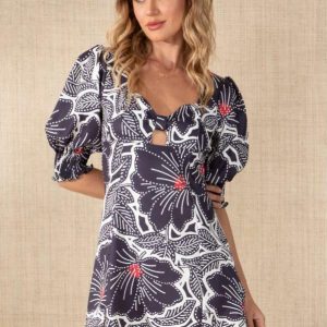 Vestido Curto Floral Retrô com Recorte Vazado