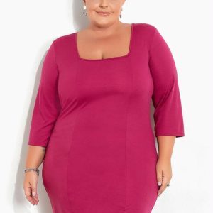 Vestido Fúcsia com Decote Quadrado Plus Size