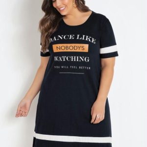 Vestido Preto Plus Size com Estampa Frontal
