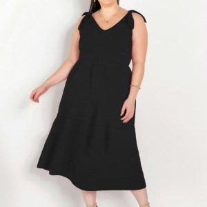 Vestido Preto com Amarração Plus Size