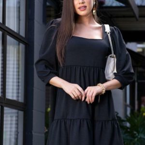 Vestido Preto com Babados