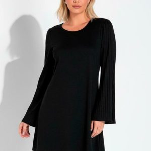 Vestido Preto com Mangas Plisadas