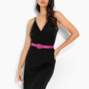 Vestido Preto em Decote Transpassado com Alças