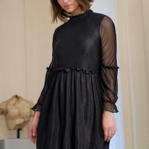 Vestido Preto em Tule