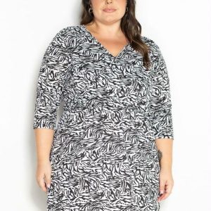 Vestido Zebra Preto com Transpasse Plus Size