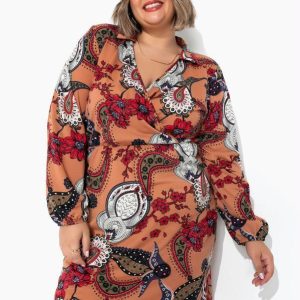 Vestido com Gola Lenço Marrom Plus Size