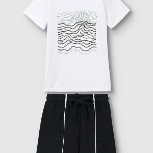 Conjunto Camiseta & Bermuda em Moletinho Branco