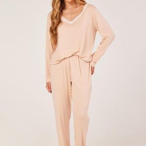 Pijama Longo Detalhes em Renda Rosa