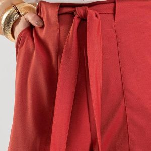 Shorts Feminino em Tecido Acetinado Vermelho