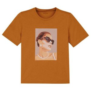 T-Shirt Feminina Estampa Retratos Marrom