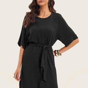 Vestido Curto Feminino com Cinto Preto