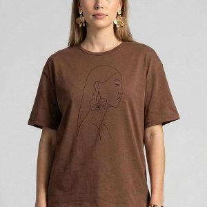 Blusa Feminina com Estampa Localizada Marrom