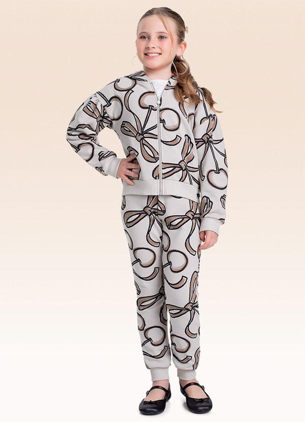 Conjunto Jaqueta com Capuz e Calça Bege
