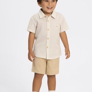Conjunto com Camisa e Bermuda Bege