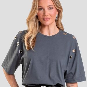 T- Shirt Oversized Feminina com Ilhós Cinza