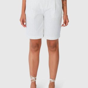 Bermuda Off White Alfaiataria Risca de Giz