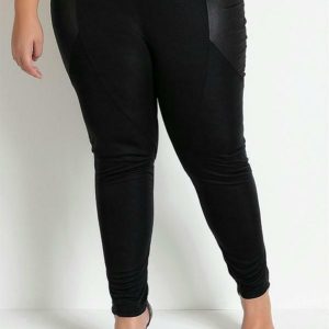 Calça Preta com Recortes em Cirrê Plus Size