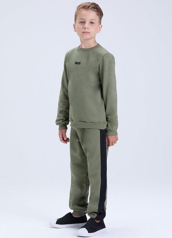 Conjunto de Moletom com Faixa Lateral Verde