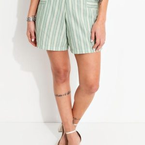 Short Listrado Verde e Branco em Tecido Plano Li