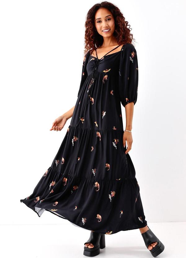 Vestido Longo na Selva