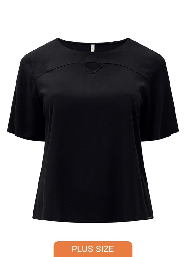 Blusa D Plus Size com Recorte no Decote Preto