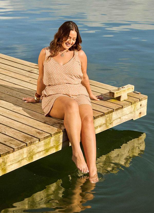 Blusa Plus Size em Viscose Estampada Bege