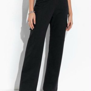 Calça Preta com Bolsos Funcionais