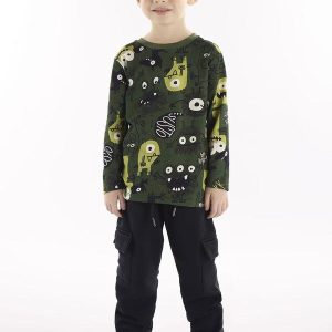 Conjunto com Camiseta e Calça de Verde